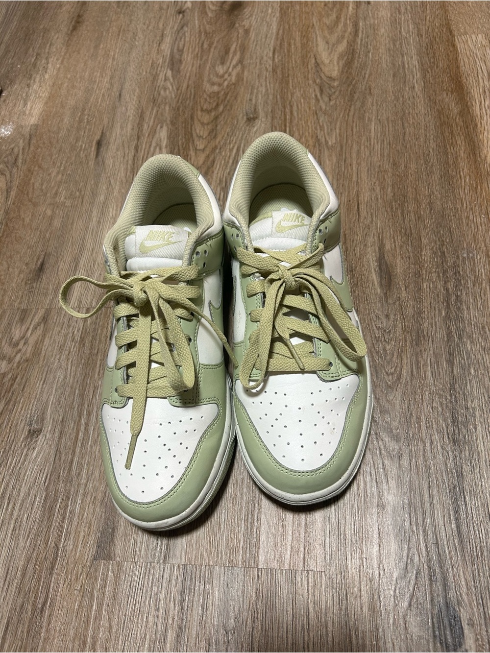 Nike Kids Low-Top Sneakers in Light Green/White